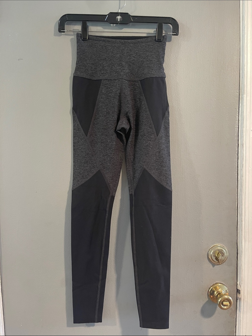 Beyond Yoga Black & Charcoal‎ Two-Tone Leggings Size XS